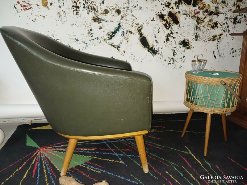 Retro design club chair poison green artificial leather