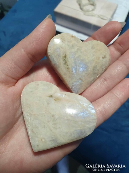 Original prestigious top quality Ceylon moonstone polished heart! 100 gr