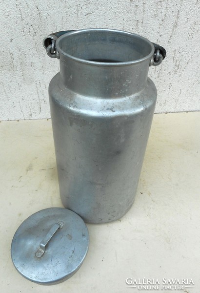 Large retro aluminum milk jug (ftm, mnosz)