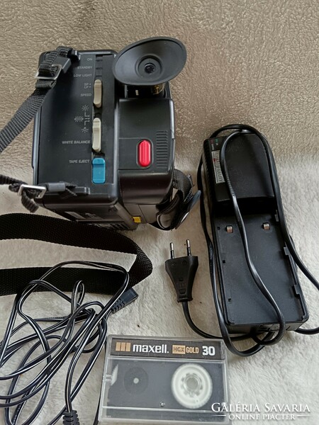 Amstrad vmc100 video camera with carrying case for collectors