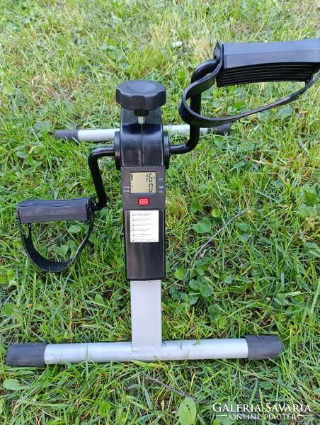 Muscle strengthening and regenerating machine in perfect new condition with adjustable strength and pedal size