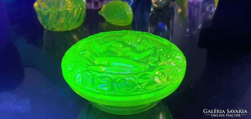 Uranium glass uranium yellow bonbonier with an erotic scene