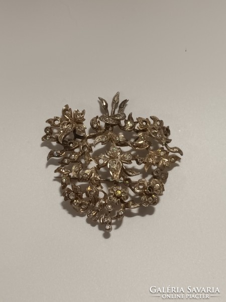 Larger silver brooch with stones