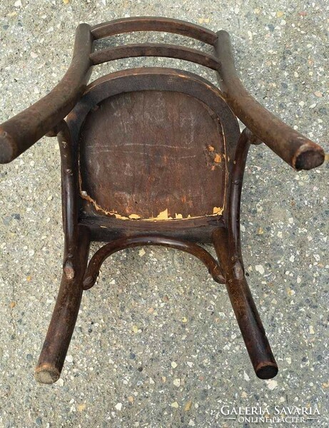 Antique children's thonet chair is defective.