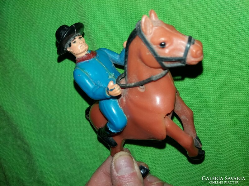 Old western cowboy western cowboy clockwork plastic lone star equestrian figure according to the pictures