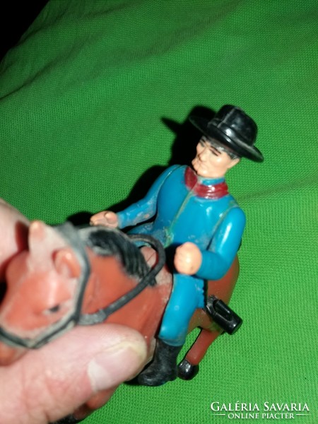 Old western cowboy western cowboy clockwork plastic lone star equestrian figure according to the pictures