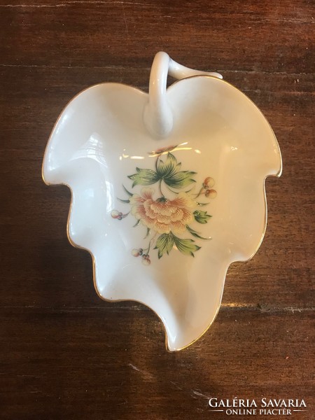 Hóllóháza porcelain bowl, leaf-shaped bowl with flower pattern decor. Size: 12 x 10 cm