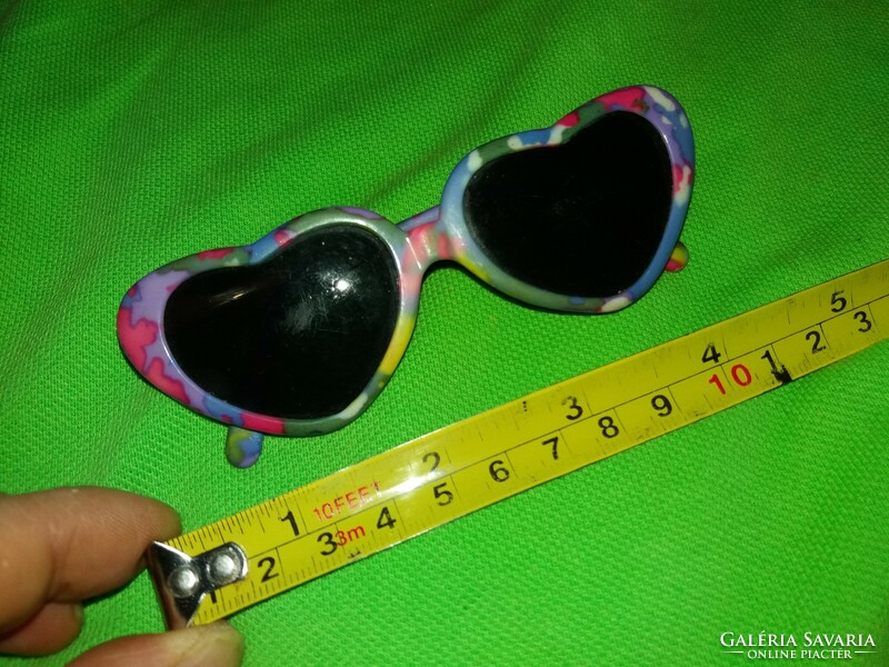 Régi trafikáru bazáráru plasztik gyermek játék DOLLY ROLL napszemüveg a képek szerint