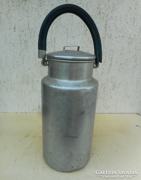 Large retro aluminum milk jug (ftm, mnosz)