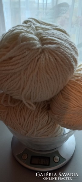 Natural raw wool (Turkish) and natural wool basic yarn and twisted wool (Hungarian) in (natural) color