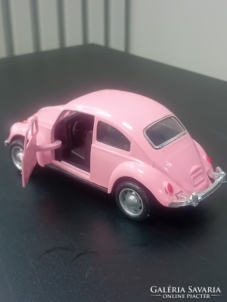 Volkswagen Käfer 1950 model car pink
