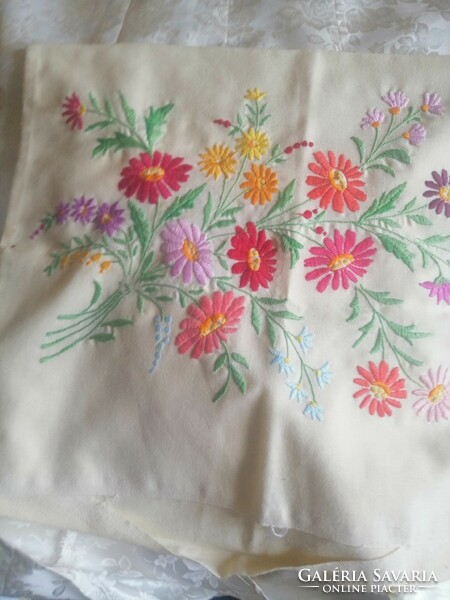 Embroidered decorative pillow 50 cm