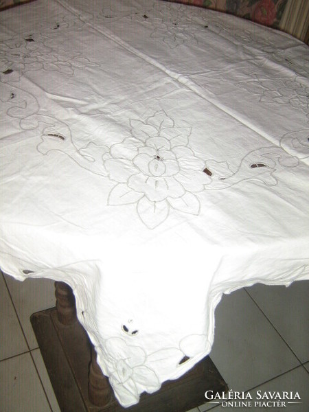 Beautiful off-white rose sewn embroidery tablecloth