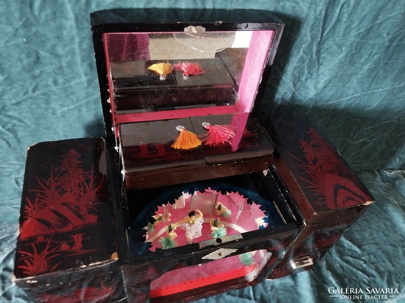 Inlaid Japanese jewelry box
