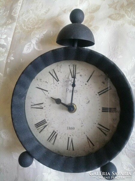 Table clock 15 cm in diameter