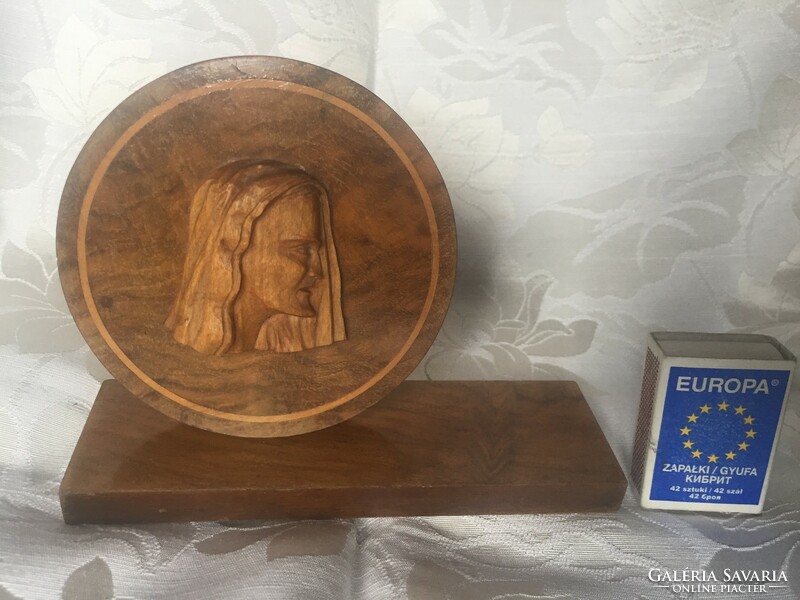 Igényes, fából készült art deco stílusú asztali dísz, vitrindísz, dísztárgy Krisztus fej faragással
