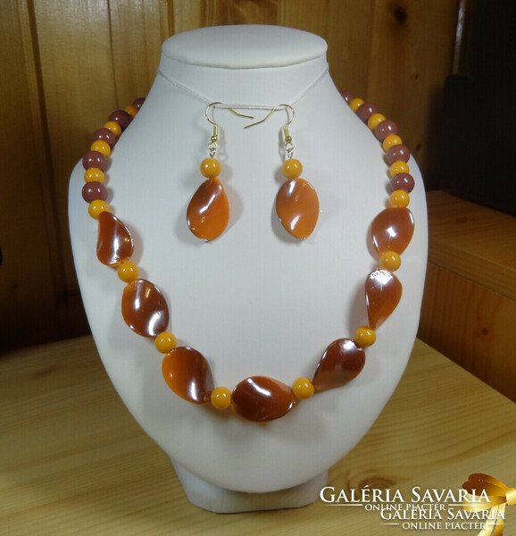 Pleasant yellowish caramel colored 2-in-1 acrylic necklace & earring set.