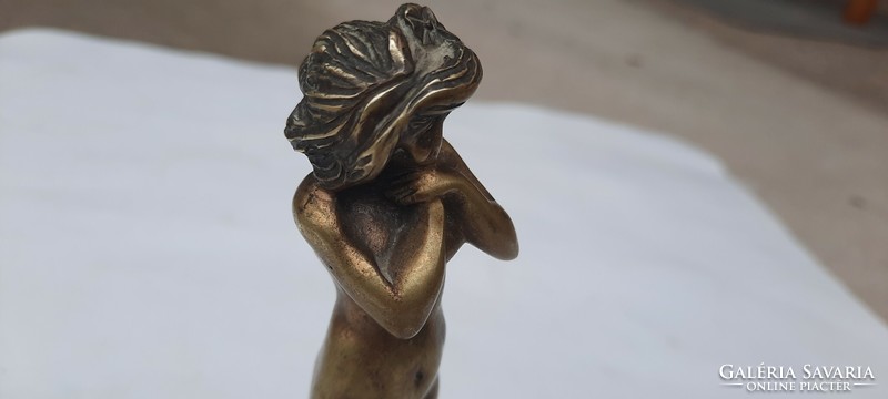 Bájos szecessziós női akt szobor - tömör réz 13 cm.