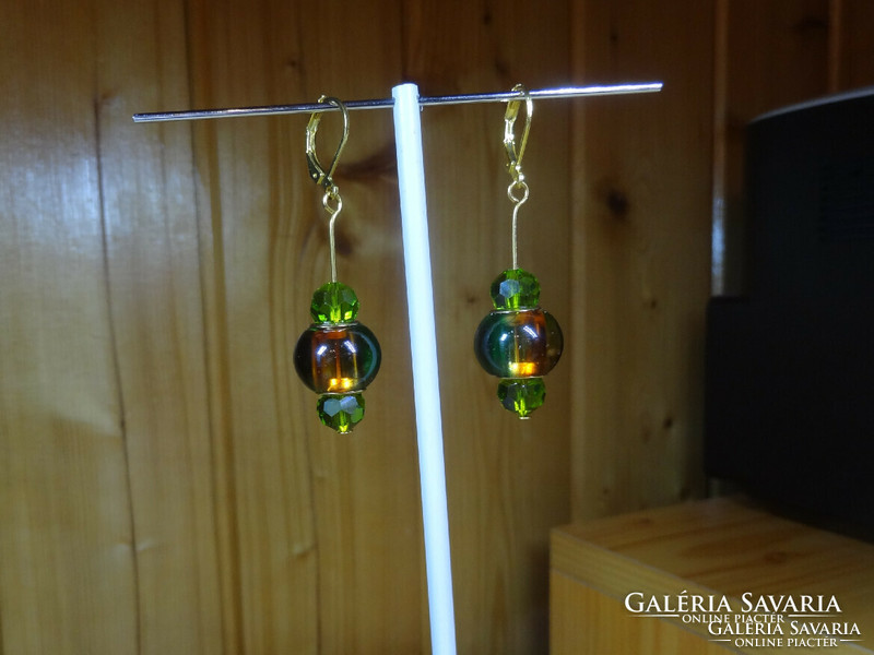 Dangling earrings with a zip closure made of Czech glass pearls, the bottom and top pearls are polished.