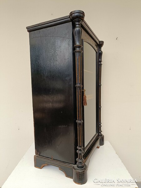 Antik fekete üveges vitrin egyajtós gramofon lemez szekrény kulcsával 817 8822