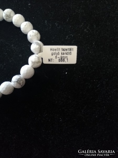Howlit mineral bracelet