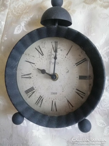 Table clock 15 cm in diameter