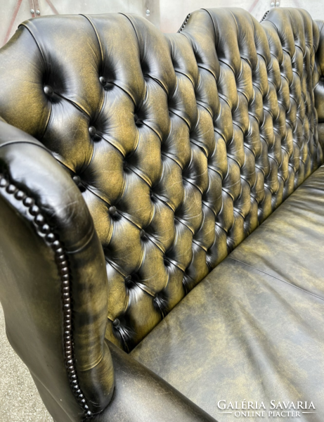 Classic 3-seater chesterfield leather sofa