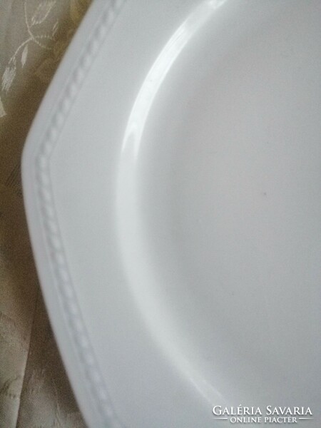 Fehér gyönyörű tányér 19 cm
