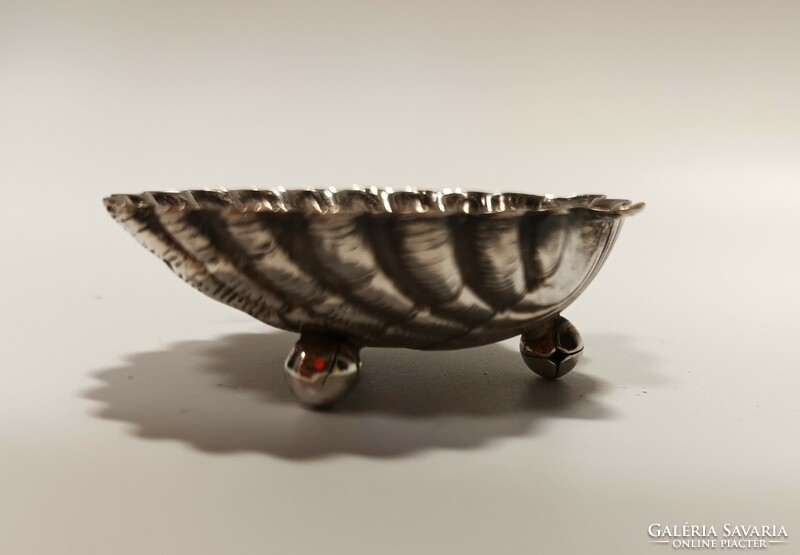 Silver shell bowl with 3 legs