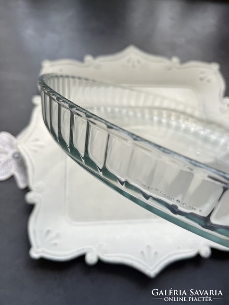 Pyrex heat-resistant glass pie plate, baking dish, cake plate in wonderful, new condition