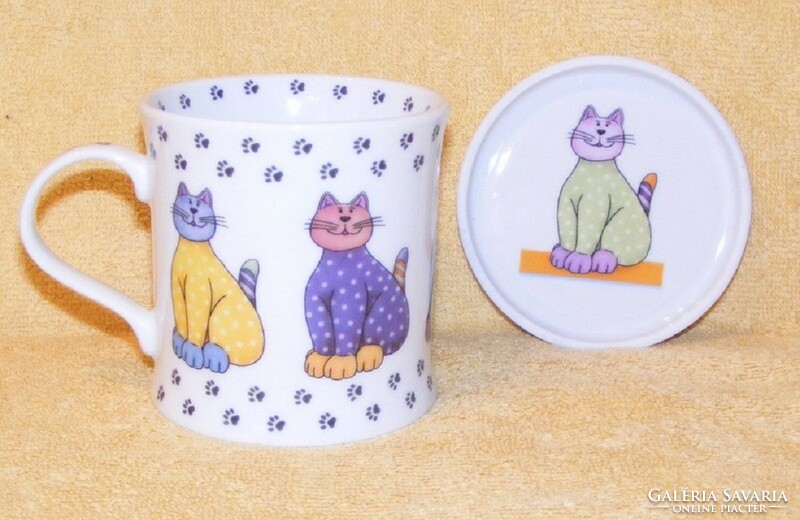 Porcelain mug with cat lid