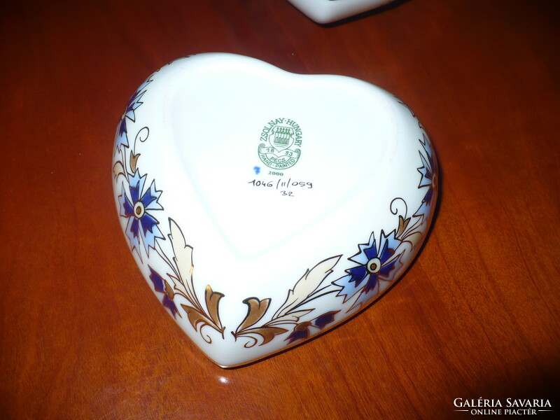 Zsolnay heart-shaped bonbonnier with a butterfly pattern