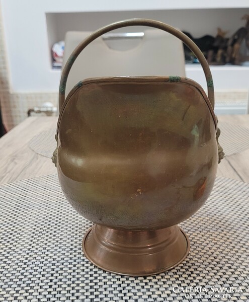 Hand-hammered copper pot or caspo with lion head decoration and porcelain handle.