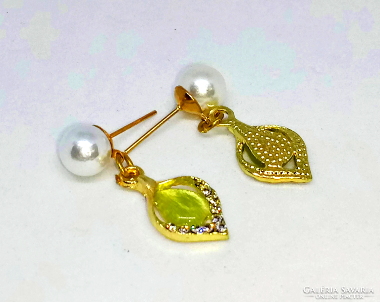 Drop-shaped pale green stone and clear crystal inlaid earrings 412