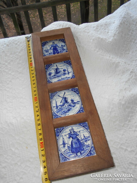 4 db fakeretbe foglalt  kézzel festett Delfi    porcelán csempekép-akasztható / 36 X 11 cm (kerettel