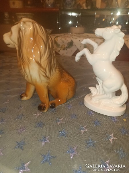 Porcelán oroszlán és ló
