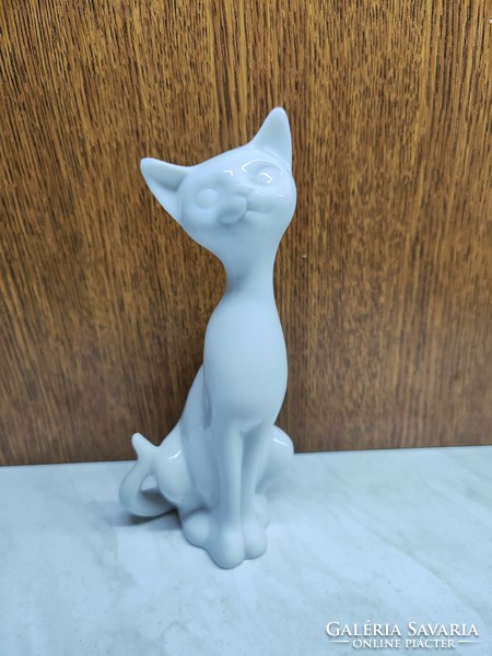 Poscelan unpainted cat statue