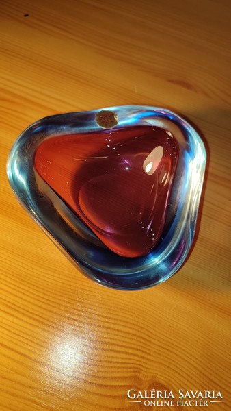 Beautiful color-changing glass triangular ashtray sommerso with Murano sticker