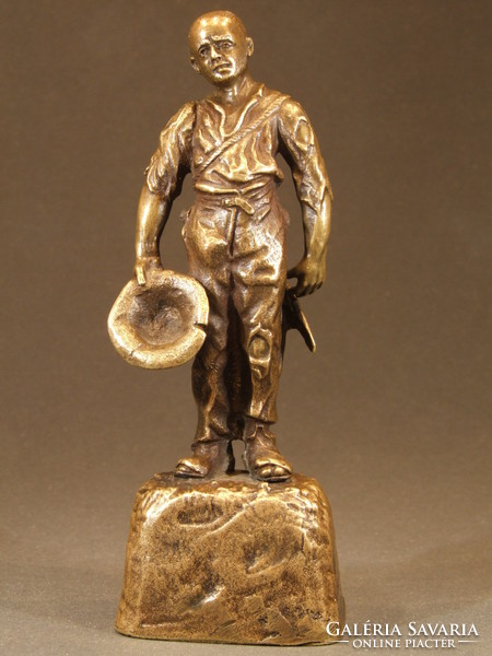 Tramp, bronze statue (090614)