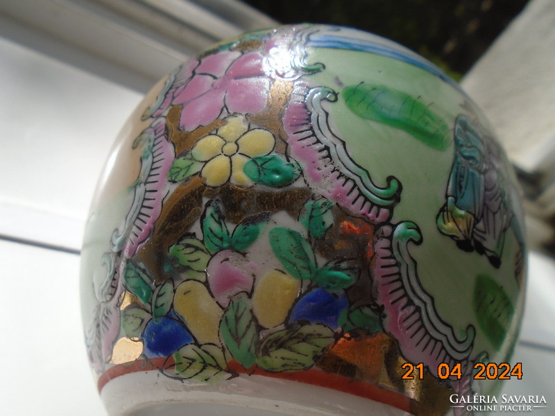 Kézzel festett,kézzel jelzett sokalakos Canton Famille Rose váza  színes zománc és arany mintákkal
