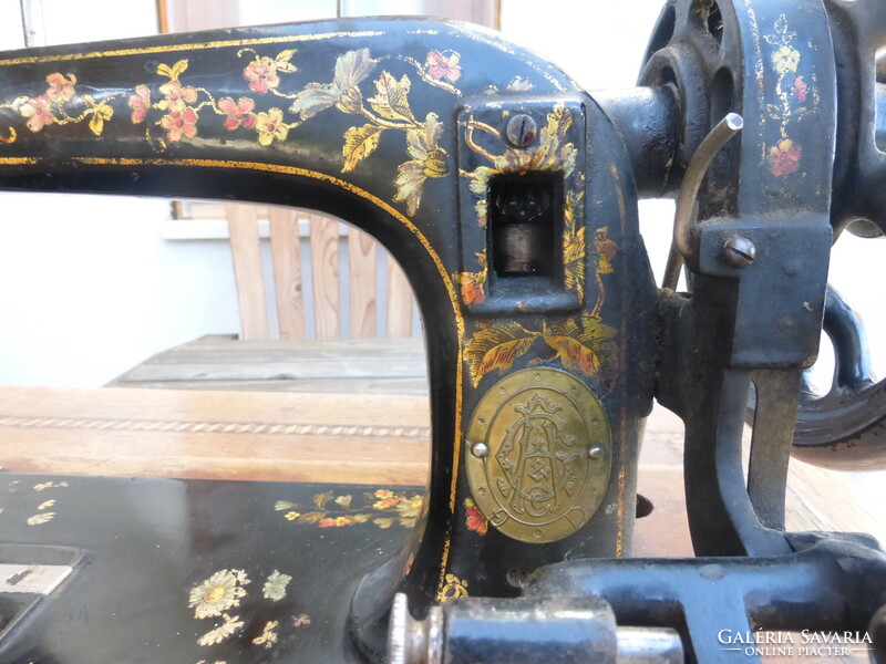 Exclusive singer sewing machine from 1906 - with rare inlay