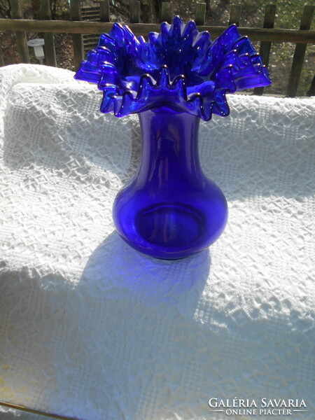 Szecessziós élénk királykék üveg váza 19 cm