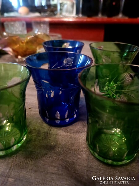 Gyönyörű színes csiszolt kristály pohár készlet