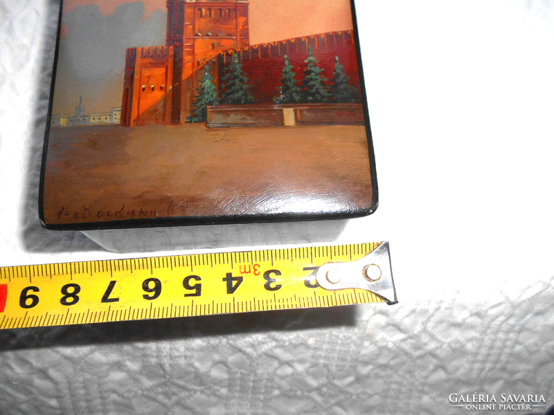Signed Russian lacquer box, with a view of the Moscow Kremlin (Spasskaya Tower) - hand painted. A rare piece