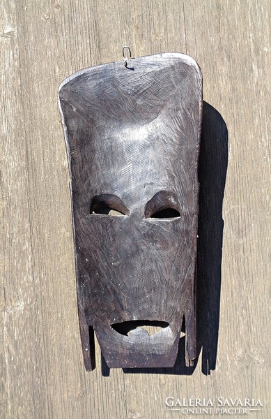 African carved mask