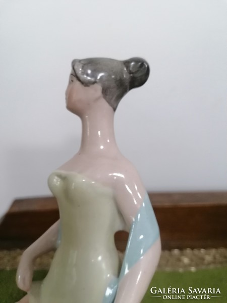 Kőbányai porcelán Női figura /Drasche / Veress Miklós tervezése