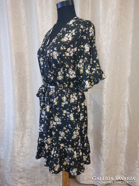 New look label loose floral frilled dress. L-shaped