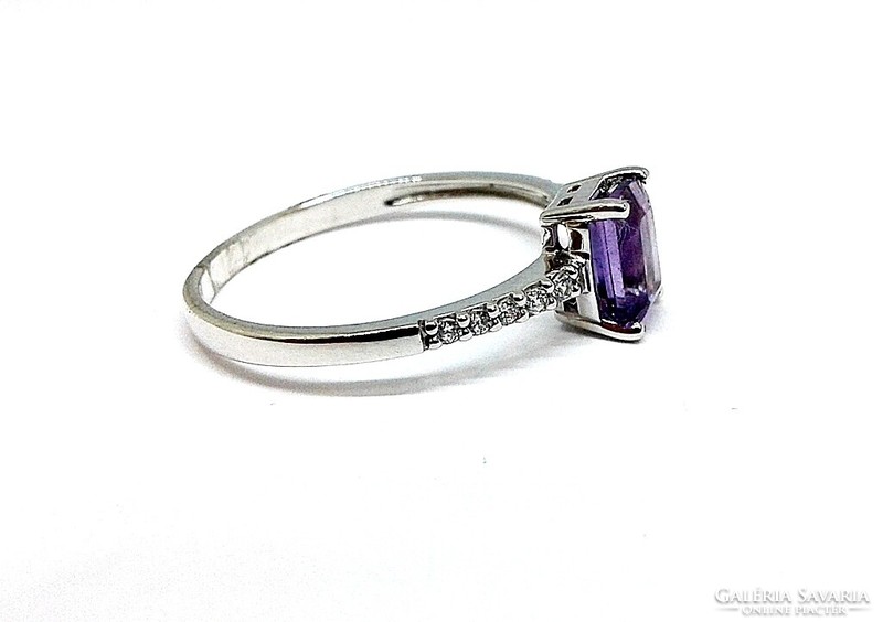 White gold ring with amethyst stone (zal-au122713)