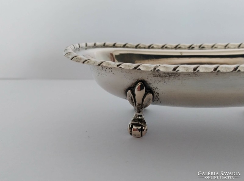 Toothpick holder standing on silver lion feet