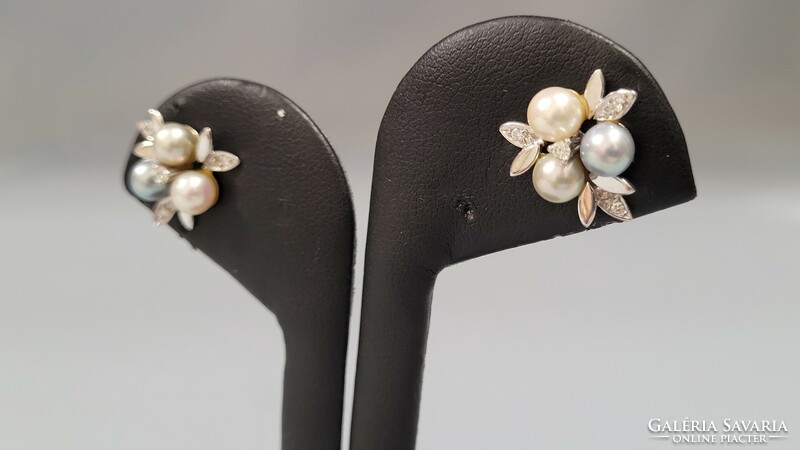 14 K white gold earrings with brill and real pearls 5.9 g